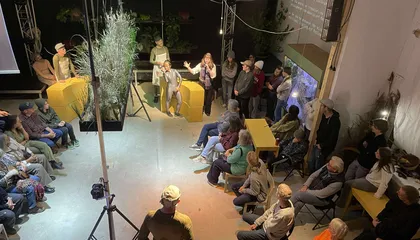 Immersive performance theatre