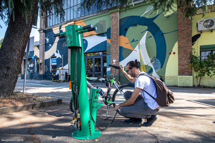 DumBO's community bike repair station