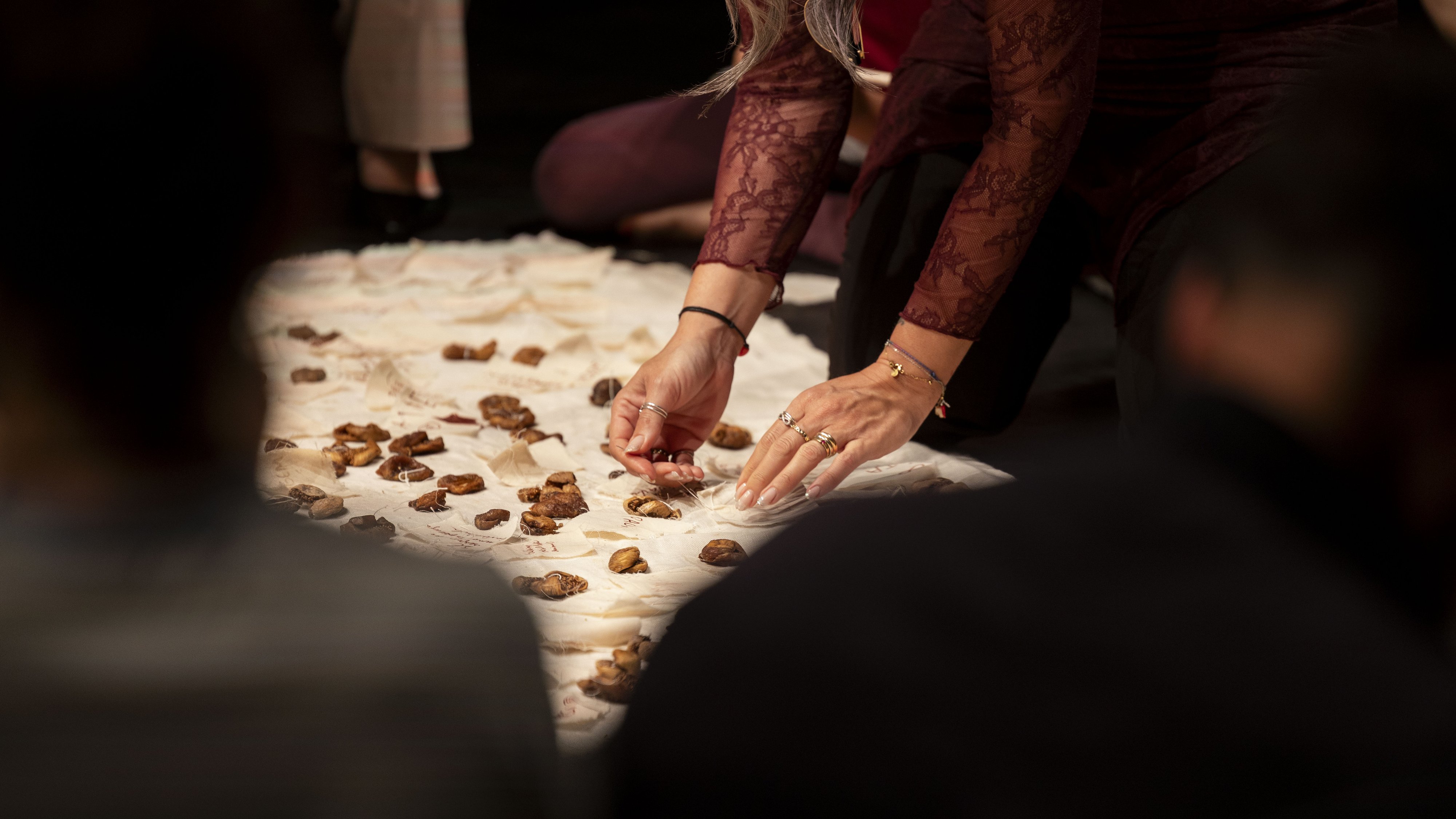 performance di lina issa - credits Eleonore Grolleau